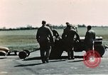 Standbild B-17-Bomber Northamptonshire England, 1943, aus Sekunde 15 historischem Filmmaterial Videoclip 65675020485