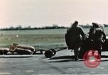 Standbild B-17-Bomber Northamptonshire England, 1943, aus Sekunde 16 historischem Filmmaterial Videoclip 65675020485