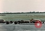Standbild B-17-Bomber Northamptonshire England, 1943, aus Sekunde 19 historischem Filmmaterial Videoclip 65675020485