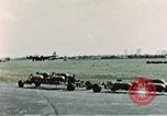 Standbild B-17-Bomber Northamptonshire England, 1943, aus Sekunde 24 historischem Filmmaterial Videoclip 65675020485
