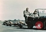Standbild B-17-Bomber Northamptonshire England, 1943, aus Sekunde 29 historischem Filmmaterial Videoclip 65675020485