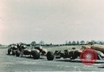 Standbild B-17-Bomber Northamptonshire England, 1943, aus Sekunde 31 historischem Filmmaterial Videoclip 65675020485