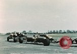 Standbild B-17-Bomber Northamptonshire England, 1943, aus Sekunde 32 historischem Filmmaterial Videoclip 65675020485