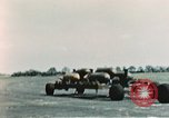 Standbild B-17-Bomber Northamptonshire England, 1943, aus Sekunde 34 historischem Filmmaterial Videoclip 65675020485