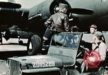 Standbild B-17-Bomber Northamptonshire England, 1943, aus Sekunde 39 historischem Filmmaterial Videoclip 65675020485