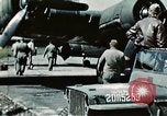 Standbild B-17-Bomber Northamptonshire England, 1943, aus Sekunde 42 historischem Filmmaterial Videoclip 65675020485