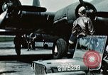 Standbild B-17-Bomber Northamptonshire England, 1943, aus Sekunde 47 historischem Filmmaterial Videoclip 65675020485