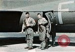 Standbild B-17-Bomber Northamptonshire England, 1943, aus Sekunde 49 historischem Filmmaterial Videoclip 65675020485