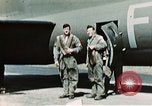 Standbild B-17-Bomber Northamptonshire England, 1943, aus Sekunde 50 historischem Filmmaterial Videoclip 65675020485
