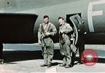 Standbild B-17-Bomber Northamptonshire England, 1943, aus Sekunde 51 historischem Filmmaterial Videoclip 65675020485