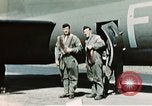 Standbild B-17-Bomber Northamptonshire England, 1943, aus Sekunde 52 historischem Filmmaterial Videoclip 65675020485