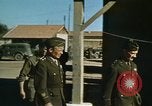 Immagine di Il Brigadiere Generale Theodore Roosevelt Jr e il Maggiore Generale Terry Allen Il Nord Africa, 1942, secondo 26 filmato di repertorio 65675020504