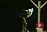 Immagine di Il Brigadiere Generale Theodore Roosevelt Jr e il Maggiore Generale Terry Allen Il Nord Africa, 1942, secondo 28 filmato di repertorio 65675020504