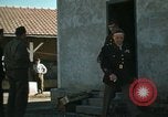 Immagine di Il Brigadiere Generale Theodore Roosevelt Jr e il Maggiore Generale Terry Allen Il Nord Africa, 1942, secondo 33 filmato di repertorio 65675020504