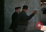 Immagine di Il Brigadiere Generale Theodore Roosevelt Jr e il Maggiore Generale Terry Allen Il Nord Africa, 1942, secondo 45 filmato di repertorio 65675020504