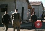Immagine di Il Brigadiere Generale Theodore Roosevelt Jr e il Maggiore Generale Terry Allen Il Nord Africa, 1942, secondo 50 filmato di repertorio 65675020504
