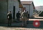Immagine di Il Brigadiere Generale Theodore Roosevelt Jr e il Maggiore Generale Terry Allen Il Nord Africa, 1942, secondo 53 filmato di repertorio 65675020504