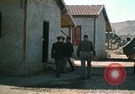 Immagine di Il Brigadiere Generale Theodore Roosevelt Jr e il Maggiore Generale Terry Allen Il Nord Africa, 1942, secondo 55 filmato di repertorio 65675020504