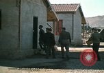 Immagine di Il Brigadiere Generale Theodore Roosevelt Jr e il Maggiore Generale Terry Allen Il Nord Africa, 1942, secondo 56 filmato di repertorio 65675020504