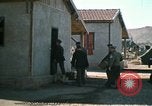 Immagine di Il Brigadiere Generale Theodore Roosevelt Jr e il Maggiore Generale Terry Allen Il Nord Africa, 1942, secondo 58 filmato di repertorio 65675020504