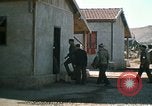 Immagine di Il Brigadiere Generale Theodore Roosevelt Jr e il Maggiore Generale Terry Allen Il Nord Africa, 1942, secondo 59 filmato di repertorio 65675020504