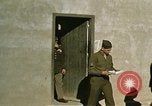 Immagine di Il Brigadiere Generale Theodore Roosevelt Jr e il Maggiore Generale Terry Allen Il Nord Africa, 1942, secondo 61 filmato di repertorio 65675020504