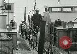 Immagine di British fiume imbarcazioni a pistola Fiume Danubio, 1917, secondo 15 filmato di repertorio 65675020556