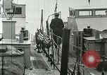 Immagine di British fiume imbarcazioni a pistola Fiume Danubio, 1917, secondo 16 filmato di repertorio 65675020556