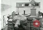 Immagine di British fiume imbarcazioni a pistola Fiume Danubio, 1917, secondo 30 filmato di repertorio 65675020556