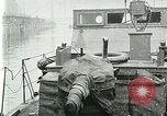 Immagine di British fiume imbarcazioni a pistola Fiume Danubio, 1917, secondo 31 filmato di repertorio 65675020556