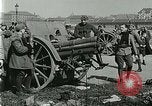 Image austro-hongrois équipés d'artillerie de campagne pose des soldats Autriche, 1917, de la seconde 28 séquences d'archives historiques vidéo 65675020557