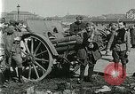 Image austro-hongrois équipés d'artillerie de campagne pose des soldats Autriche, 1917, de la seconde 30 séquences d'archives historiques vidéo 65675020557
