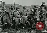 Image austro-hongrois équipés d'artillerie de campagne pose des soldats Autriche, 1917, de la seconde 40 séquences d'archives historiques vidéo 65675020557