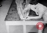 Immagine di Forniture di imballaggio Papua Nuova Guinea, 1944, secondo 49 filmato di repertorio 65675020563