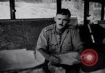 Image qu'elle largue des fournitures Papouasie Nouvelle Guinée, 1944, de la seconde 34 séquences d'archives historiques vidéo 65675020564