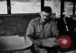 Image qu'elle largue des fournitures Papouasie Nouvelle Guinée, 1944, de la seconde 41 séquences d'archives historiques vidéo 65675020564