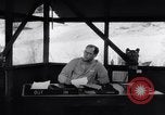 Image qu'elle largue des fournitures Papouasie Nouvelle Guinée, 1944, de la seconde 50 séquences d'archives historiques vidéo 65675020564