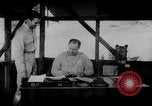 Image qu'elle largue des fournitures Papouasie Nouvelle Guinée, 1944, de la seconde 54 séquences d'archives historiques vidéo 65675020564