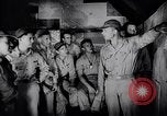 Image qu'elle largue des fournitures Papouasie Nouvelle Guinée, 1944, de la seconde 56 séquences d'archives historiques vidéo 65675020564