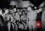 Image qu'elle largue des fournitures Papouasie Nouvelle Guinée, 1944, de la seconde 57 séquences d'archives historiques vidéo 65675020564