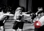 Image school children Berlin Allemagne, 1944, de la seconde 28 séquences d'archives historiques vidéo 65675020574