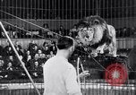 Image l'artiste de cirque Berlin Allemagne, 1944, de la seconde 23 séquences d'archives historiques vidéo 65675020575