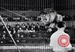 Image l'artiste de cirque Berlin Allemagne, 1944, de la seconde 24 séquences d'archives historiques vidéo 65675020575