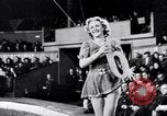 Image l'artiste de cirque Berlin Allemagne, 1944, de la seconde 42 séquences d'archives historiques vidéo 65675020575