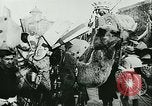 Standbild Urlaub Feste und Parade mit Schwimmern in Spanien (evtl Cabalgat Spanien, 1942, aus Sekunde 13 historischem Filmmaterial Videoclip 65675020591