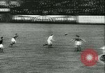 Standbild Fussballspiel Deutschland, 1942, aus Sekunde 16 historischem Filmmaterial Videoclip 65675020595
