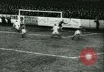 Standbild Fussballspiel Deutschland, 1942, aus Sekunde 26 historischem Filmmaterial Videoclip 65675020595