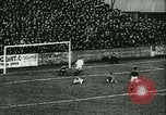 Standbild Fussballspiel Deutschland, 1942, aus Sekunde 37 historischem Filmmaterial Videoclip 65675020595