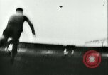 Standbild Fussballspiel Deutschland, 1942, aus Sekunde 39 historischem Filmmaterial Videoclip 65675020595