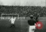 Standbild Fussballspiel Deutschland, 1942, aus Sekunde 42 historischem Filmmaterial Videoclip 65675020595